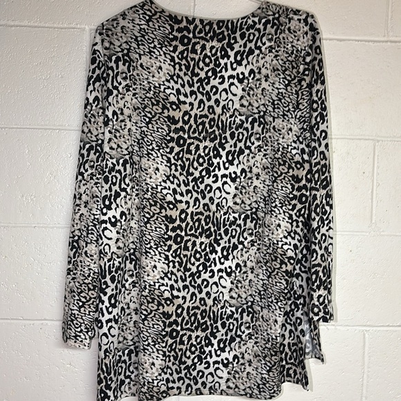 Natori Black and White Long Sleeve Blouse - Picture 6 of 6